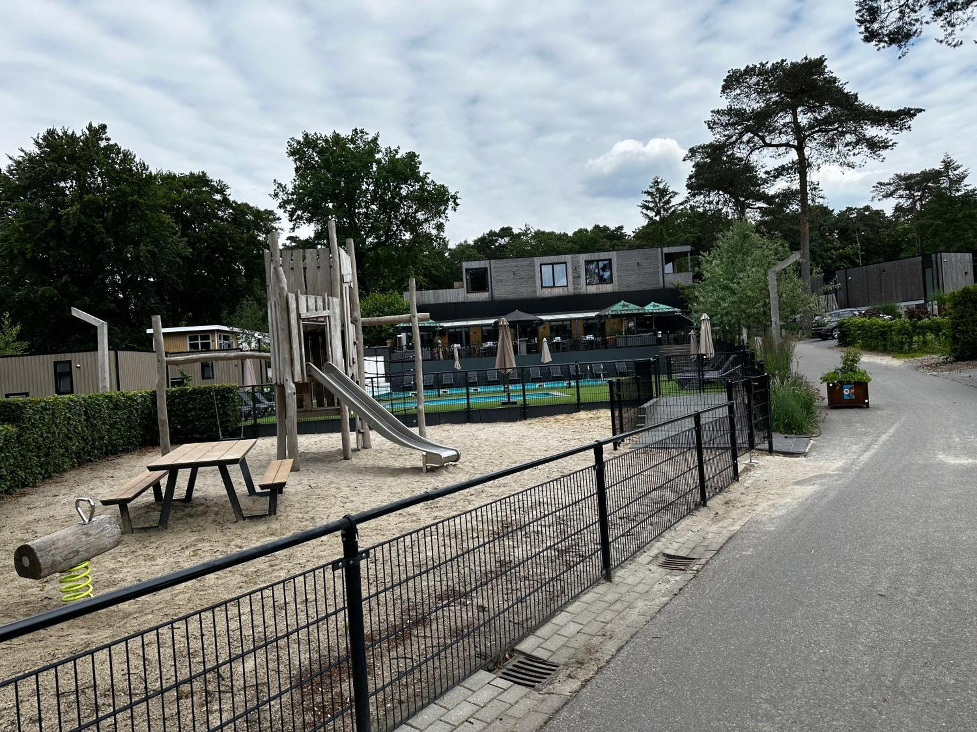 Dubbele Chalet Op Recreatiepark Topparken Op De Veluwe In Beekbergen Met Grote Vrije Tuin En Eigen Parkeerplaats Bagian luar foto