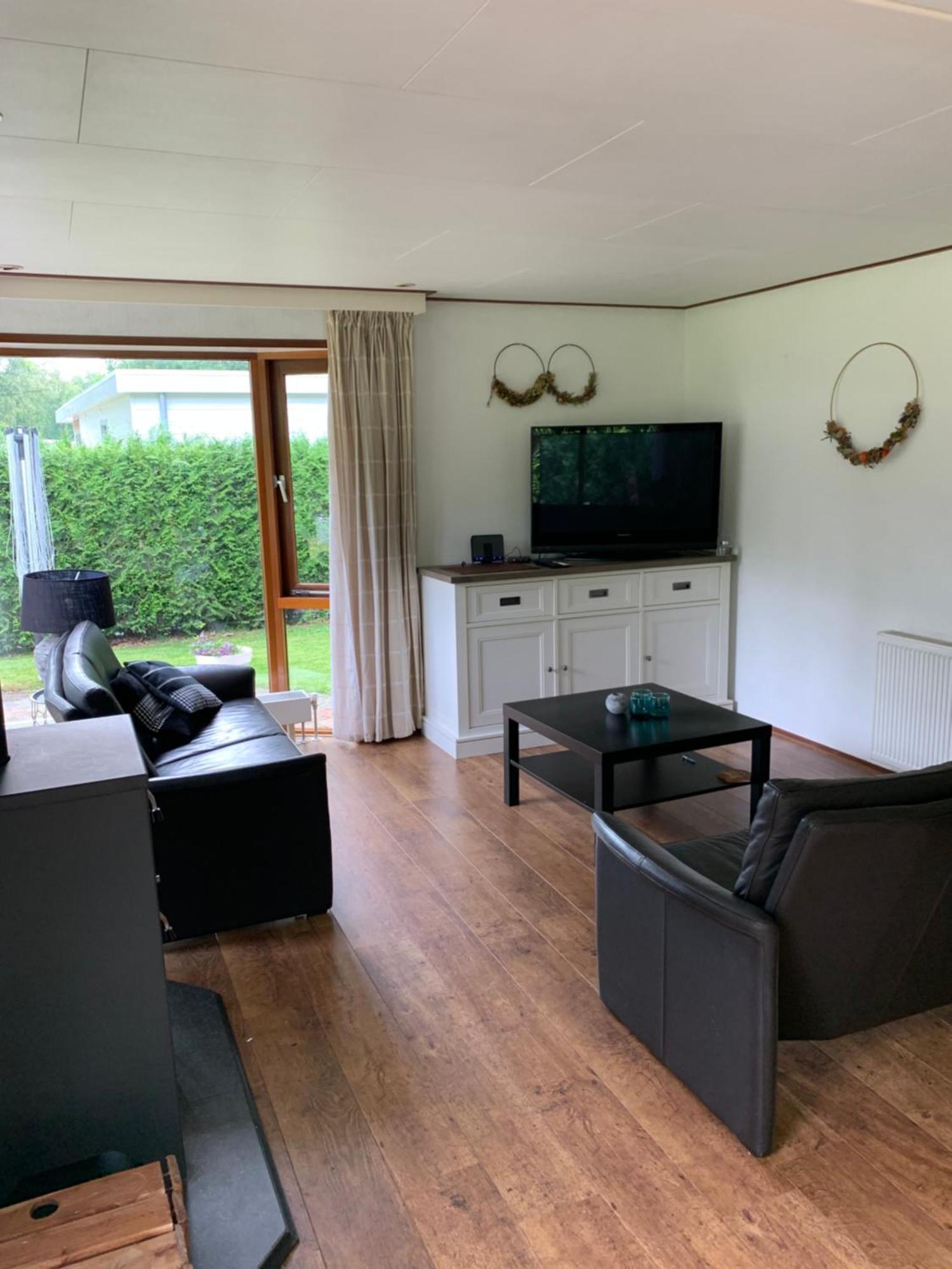 Dubbele Chalet Op Recreatiepark Topparken Op De Veluwe In Beekbergen Met Grote Vrije Tuin En Eigen Parkeerplaats Ruang foto
